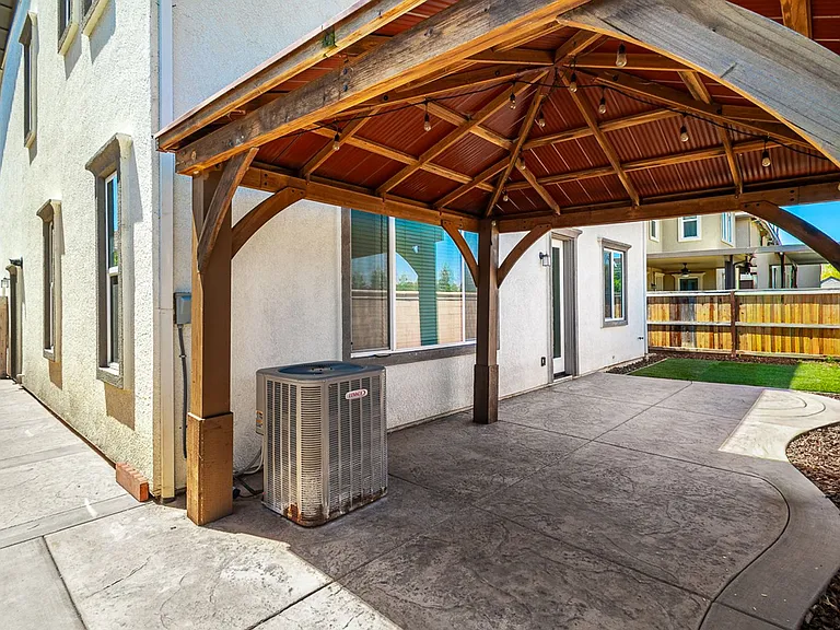 9733 Tribeca Dr — Photo 25