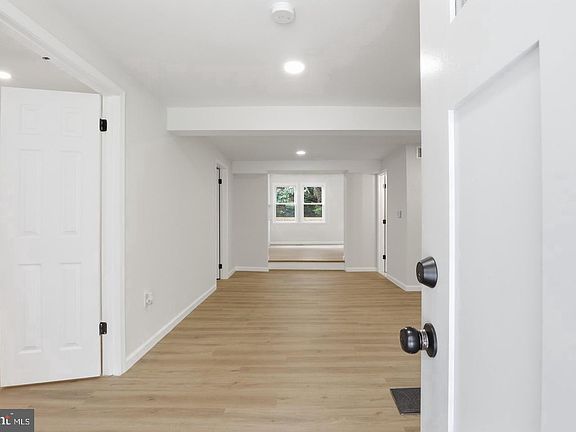 4th image of 105 Simmons Ln