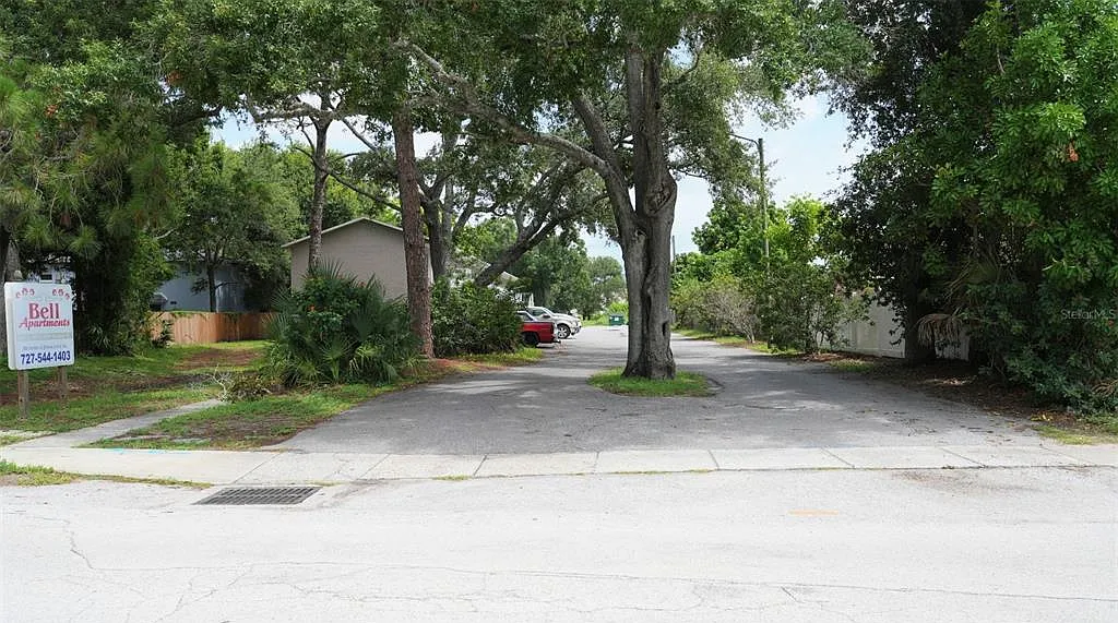 2 bed, 1.0 bath, 900 sqft, $1,300 — Photo 2