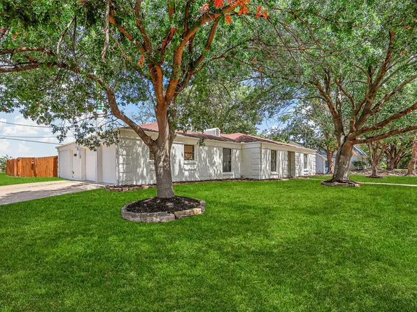 8032 Bangor Dr, Benbrook, TX 76116