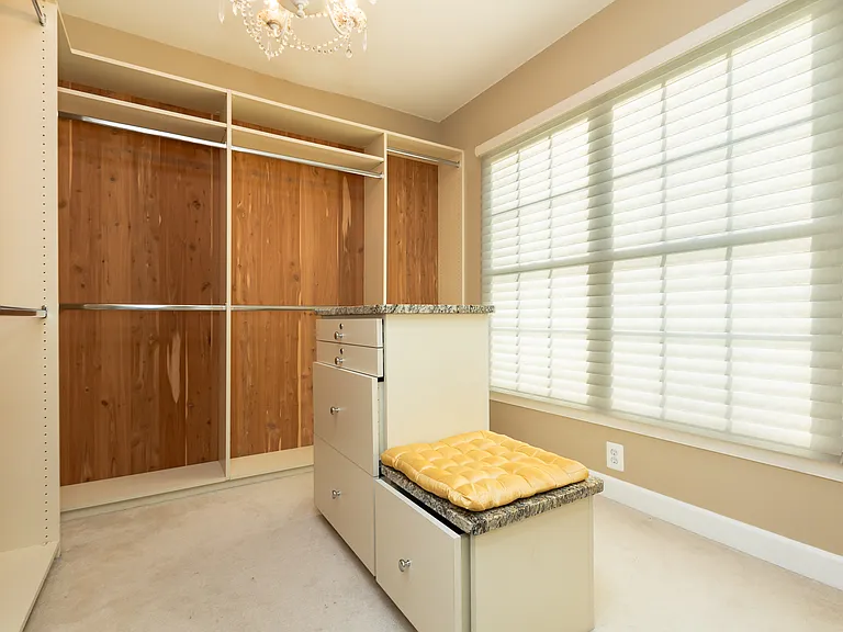 13576 Highland Rd — Photo 44