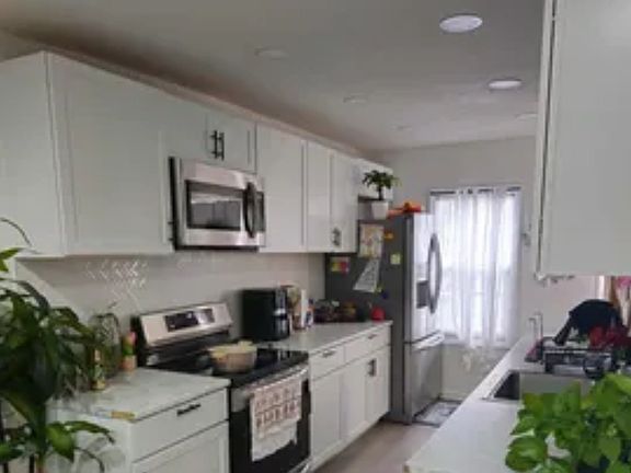 4th image of 411 S 65th St