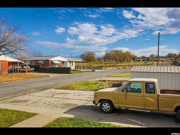 3rd image of 8627 W Helen Dr