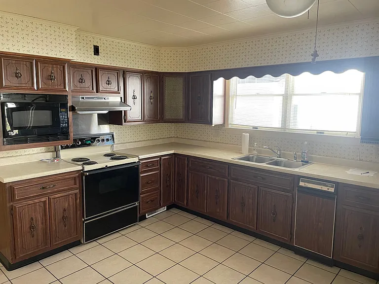 311 Spiker Ave — Photo 10