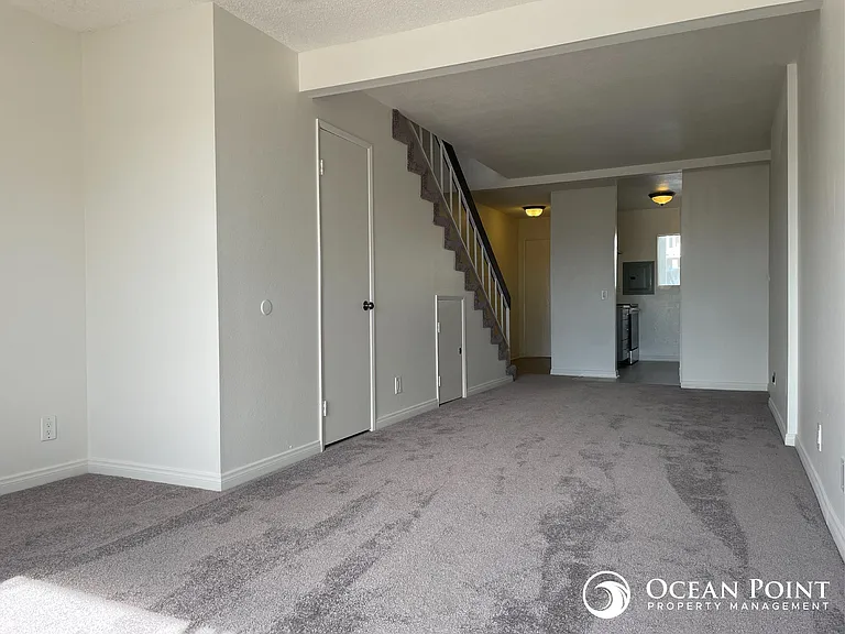 267 S Ventura Rd #287 — Photo 5