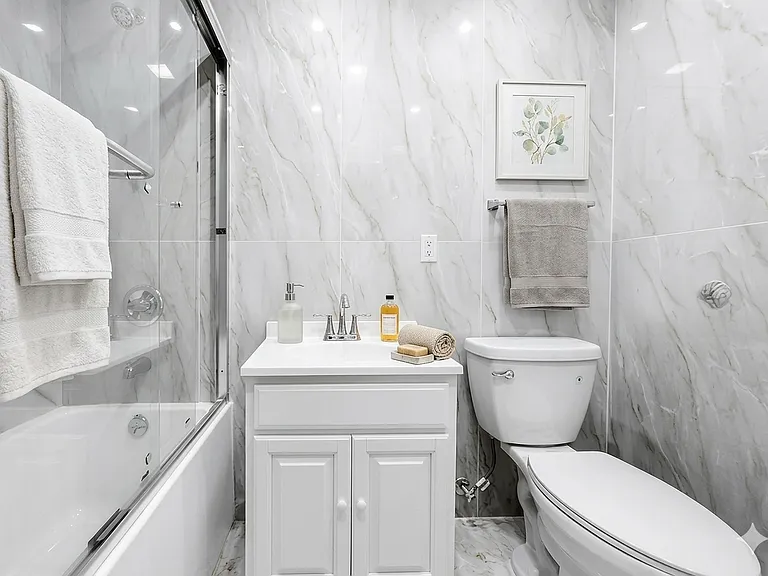 248 W 35th St #407 — Photo 4