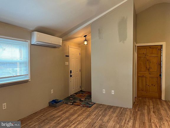 3rd image of 30 Duane Rd