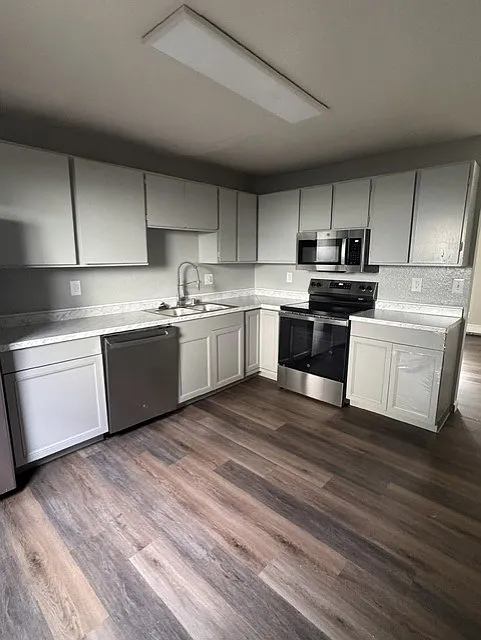 2 bed, 900 sqft, $1,600 — Photo 1