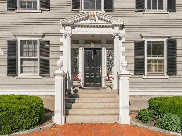 7 Hamilton St APT 3, Salem, MA 01970