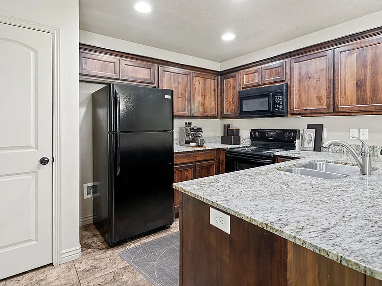 Angels Landing Townhomes — Photo 6