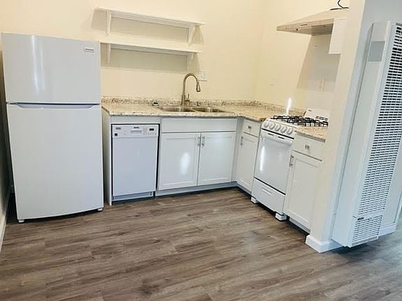 2nd image of 470 W 25th St