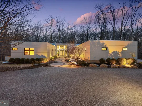 2923 Woodvalley Dr, Baltimore, MD 21208