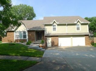 8608 N Overland Dr, Kansas City, MO 64154
