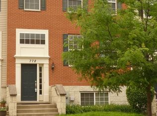 778 Lewisburg Ln, Aurora, IL 60504