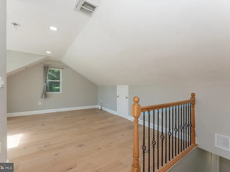 75 Reeder Ave — Photo 21