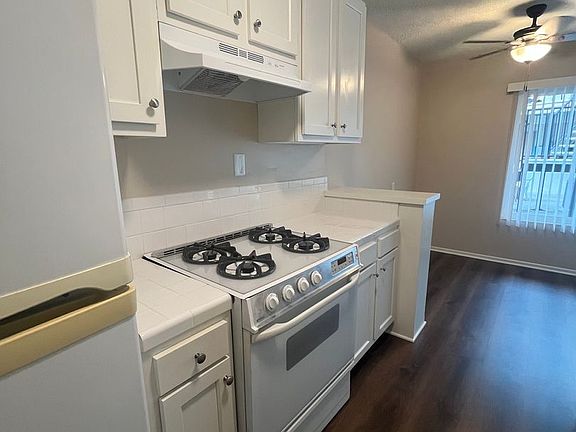 4th image of 1101 E Ocean Blvd Unit 6