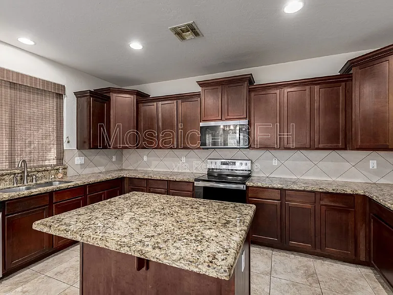 2656 E Boston St — Photo 12