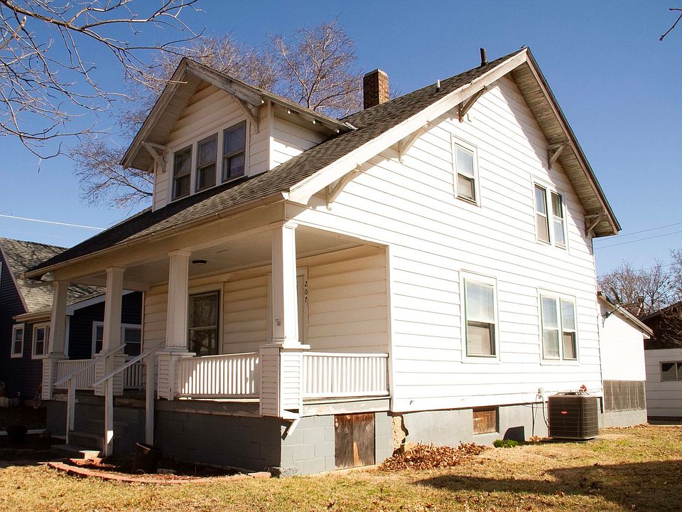 1st image of 207 Poplar St