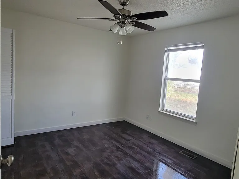 2409 Texas Ave — Photo 16