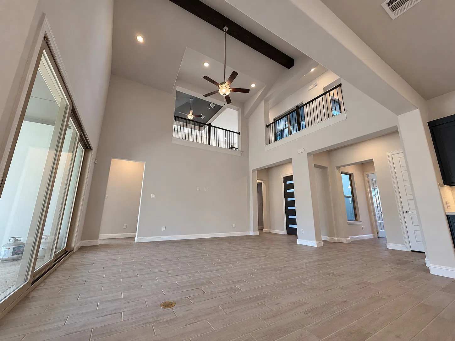 4 bed, 4168 sqft, $5,200 — Photo 4