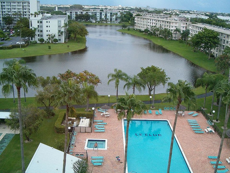 Pool/ Lake 