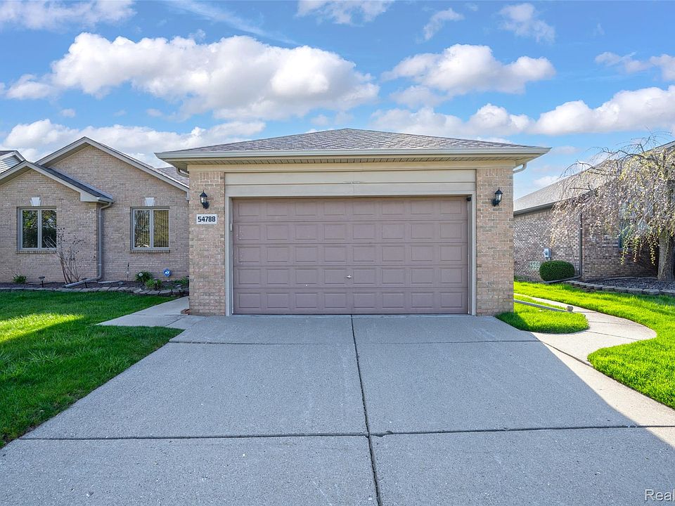 1st image of 54788 Mahogany Dr