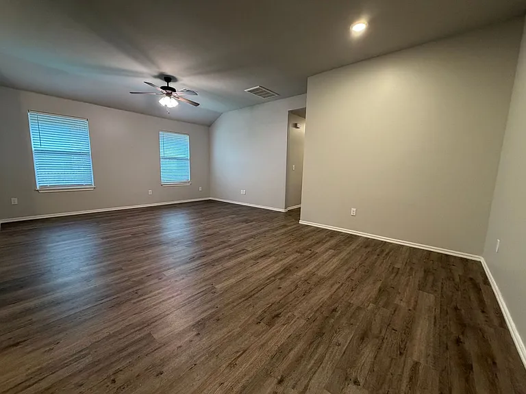 404 Chalk Hill Ct — Photo 11