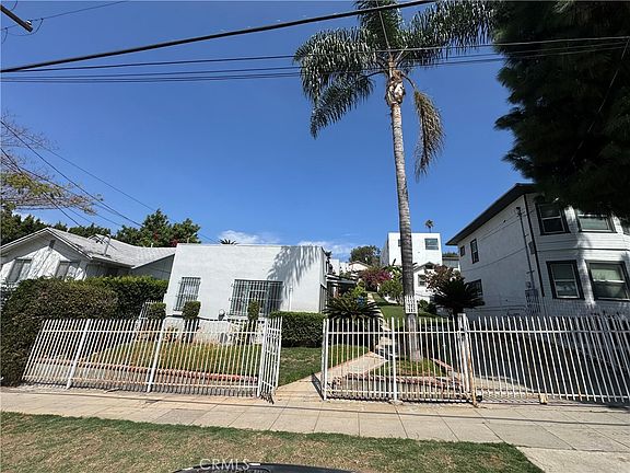 3rd image of 2111 Aaron St