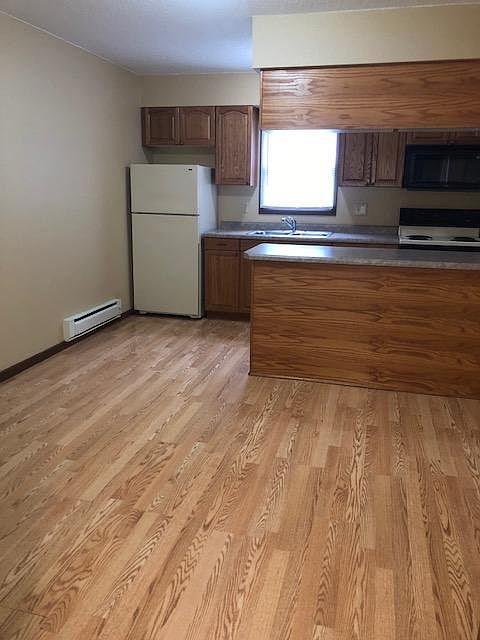 1st image of 3201 Lakeshore Dr