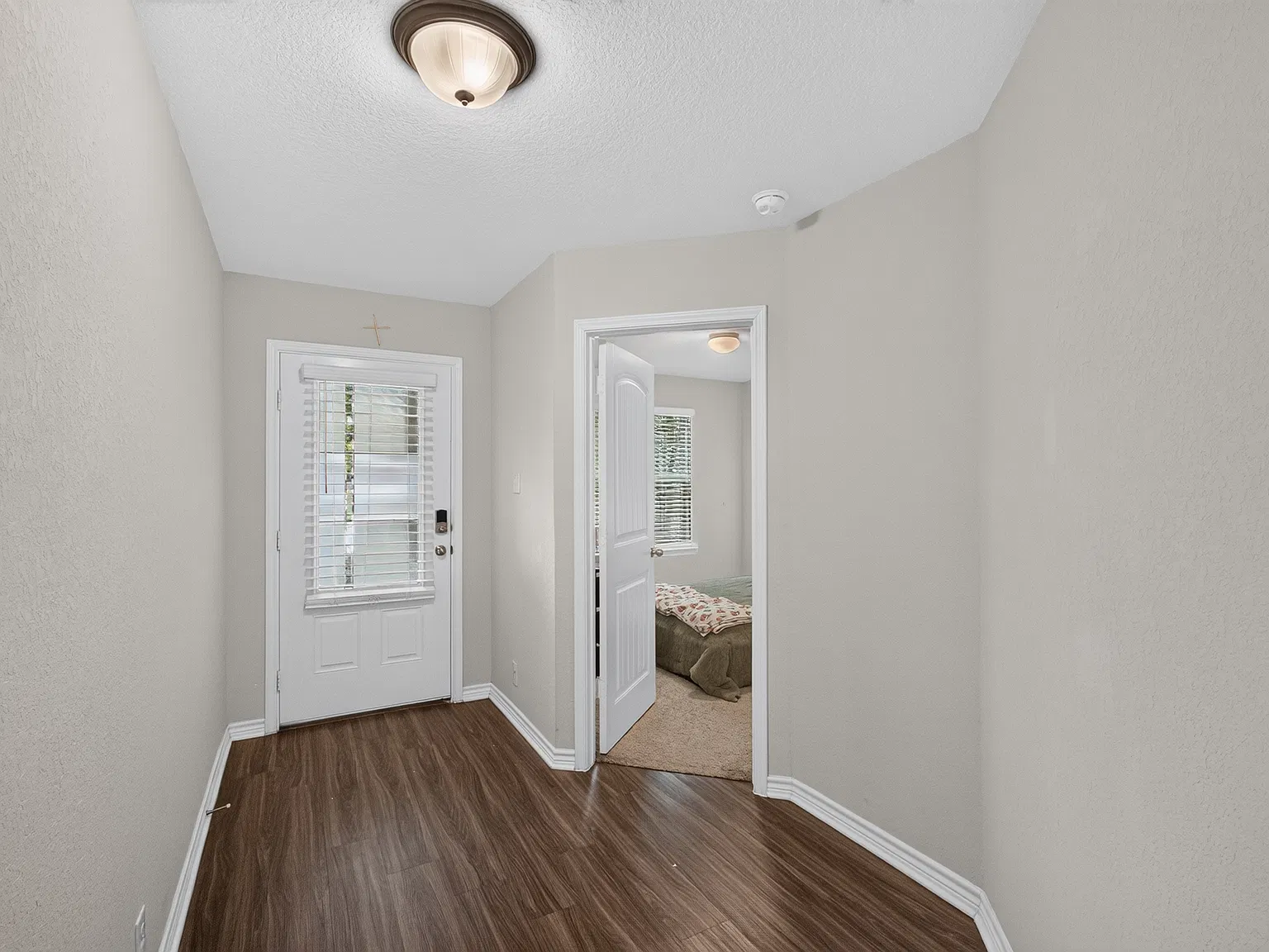 4 bed, 1690 sqft, $1,700 — Photo 4