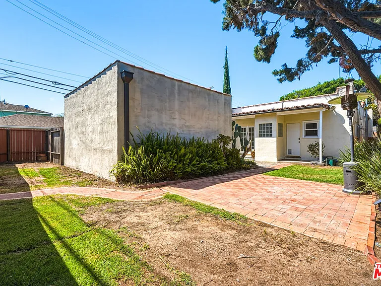 2613 Cloverfield Blvd — Photo 34