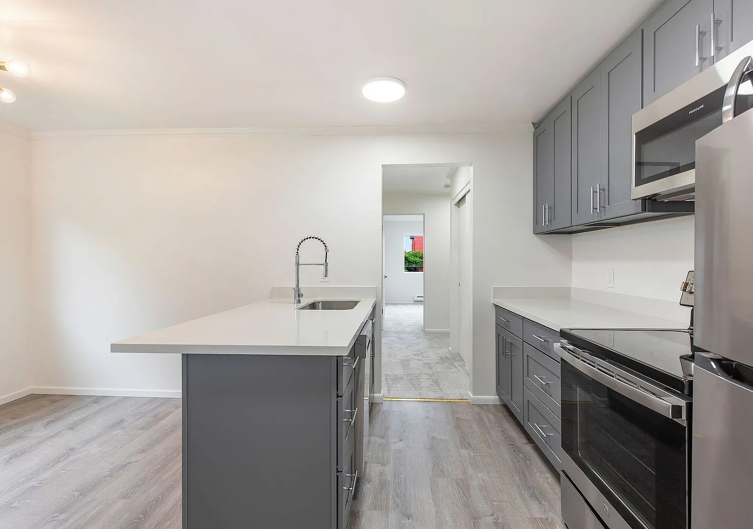 Barrett Apartments — Photo 1