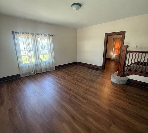 3rd image of 105 N Logan St