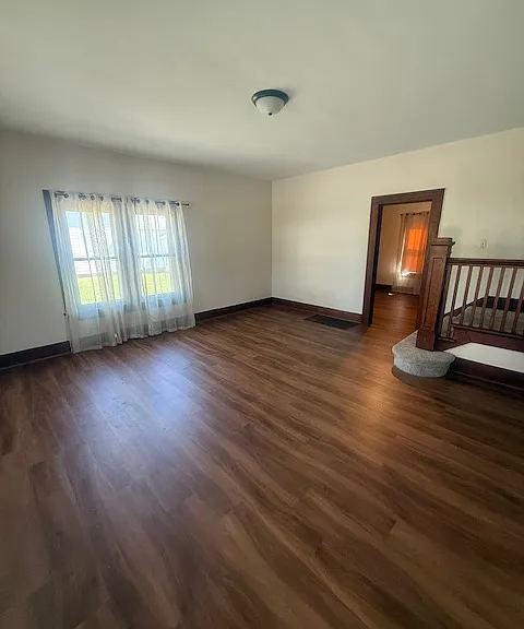 105 N Logan St — Photo 3