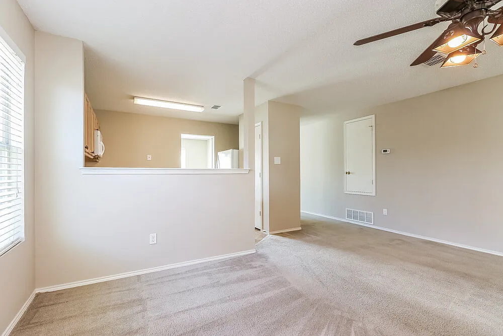 3 bed, 2.0 bath, 1354 sqft, $1,920 — Photo 4