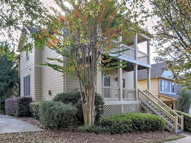 975 Odessa Dr NW — Photo 3