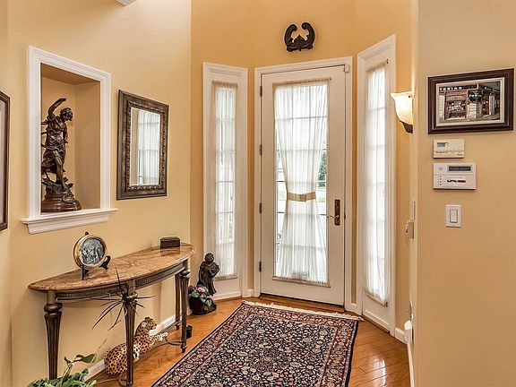 2nd image of 680 Balfour Pl