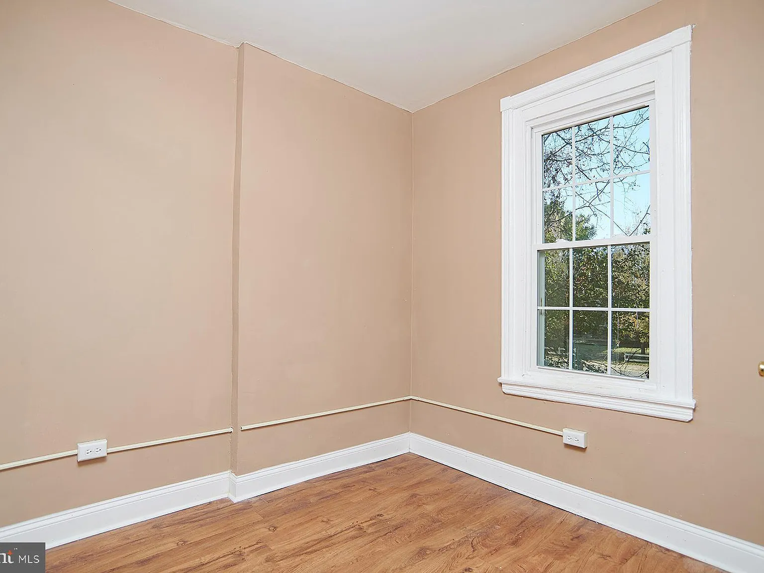 3 bed, 1064 sqft, $1,075 — Photo 2