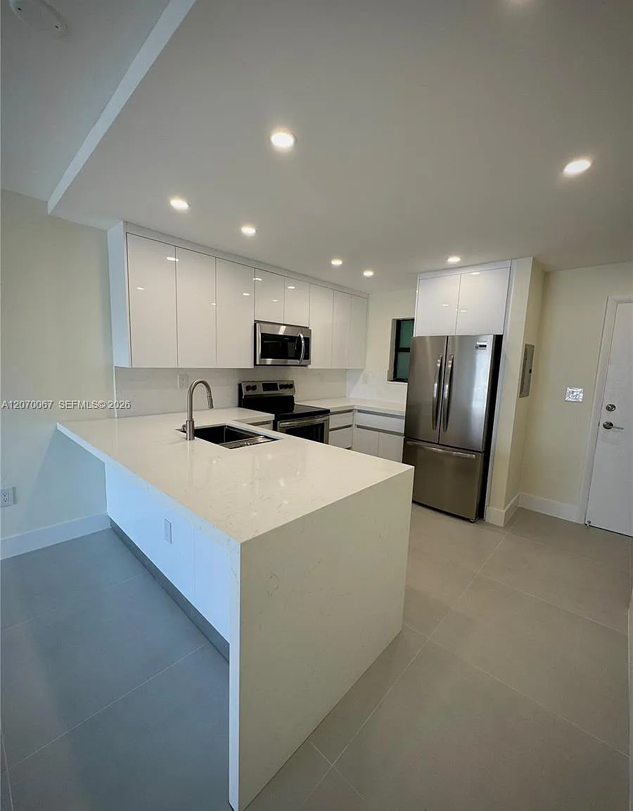 Villa Del Sol Condo — Photo 1