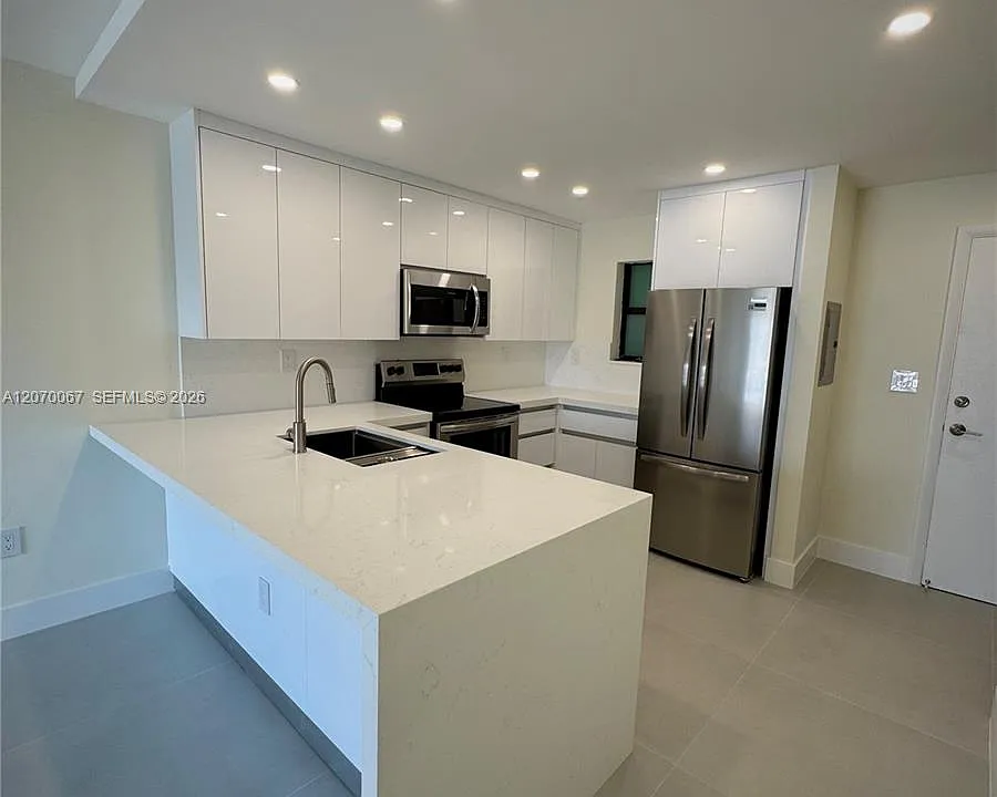1530 SW 2nd St #405