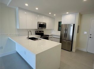 1530 SW 2nd St APT 405, Miami, FL 33135