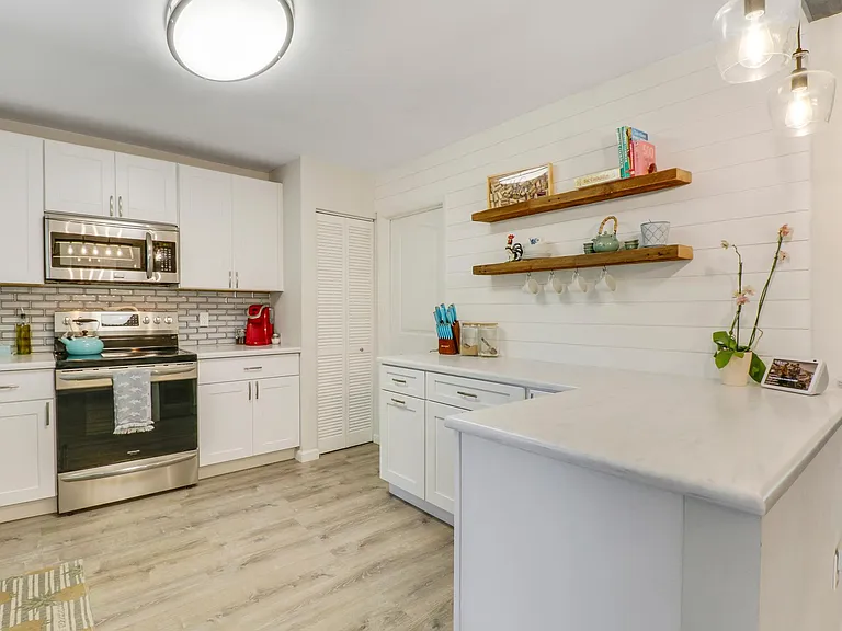 1302 SE Madison Ave — Photo 8
