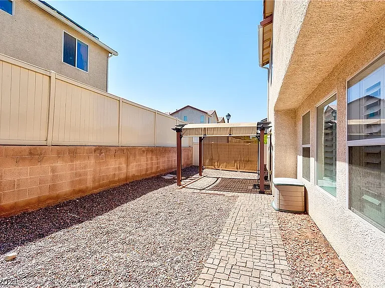 2677 Begonia Valley Ave — Photo 16