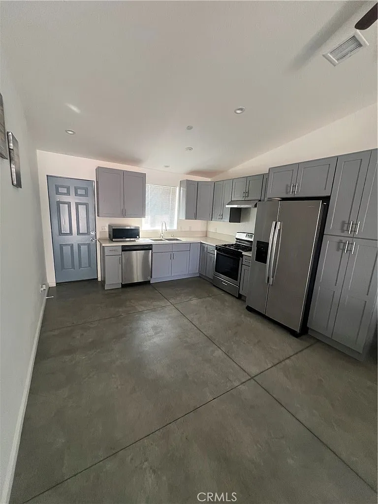 4 bed, 1320 sqft, $3,450 — Photo 3