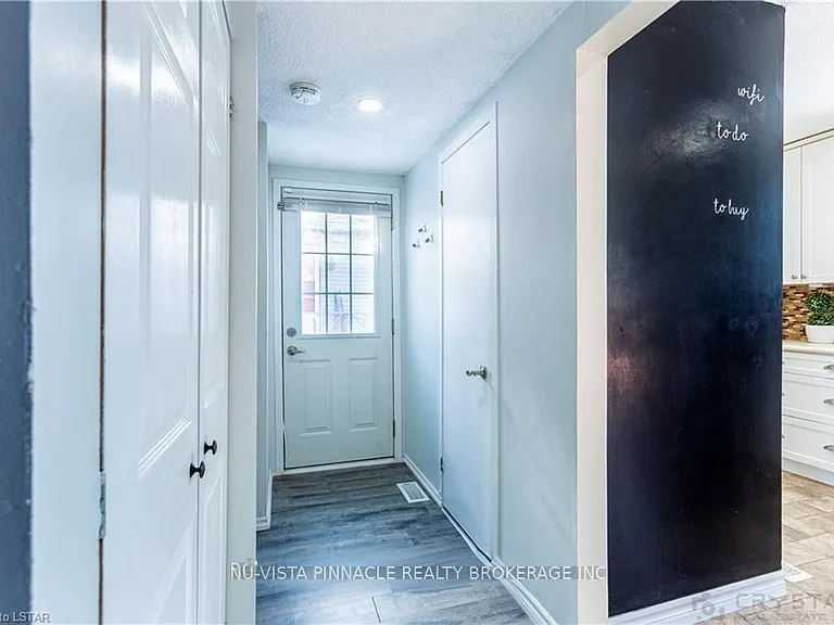 7 Ranchwood Cres — Photo 10
