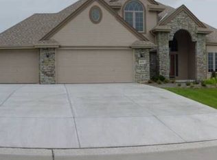 6850 Greyson Dr, Papillion, NE 68133