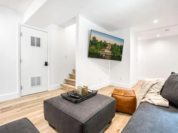 2227 Carleton St, Berkeley, CA 94704