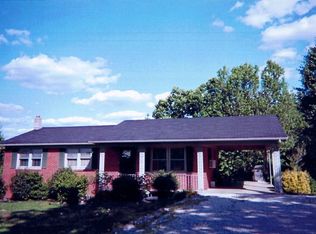 100 Jr Furniture Rd, Irvine, KY 40336