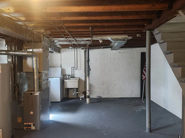 27 S Hudson St — Photo 13