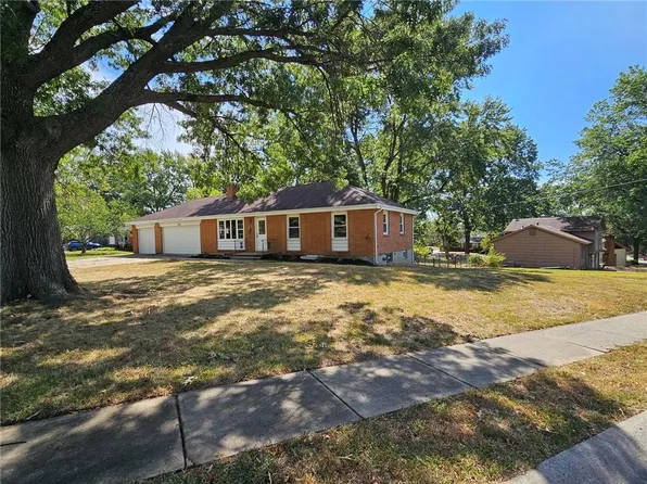 3701 S Greenwich Ln, Independence, MO 64055